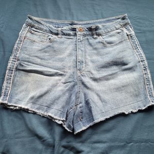 Light Wash Distressed Raw Hem High Rise Shorts High Waist Denim